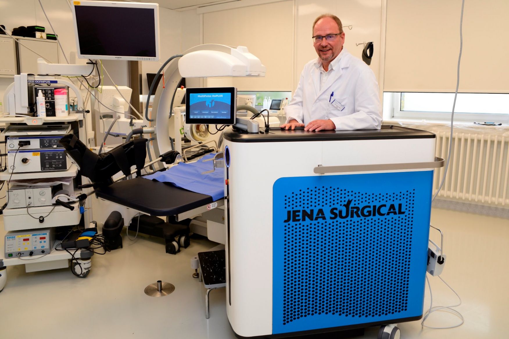 Der Multi-Pulse-Hochfrequenz-Laser gehört seit über einem halben Jahr zur Ausstattung der Urologischen Endoskopie – dies ist in urologischen Kliniken in Deutschland bisher sehr selten.
