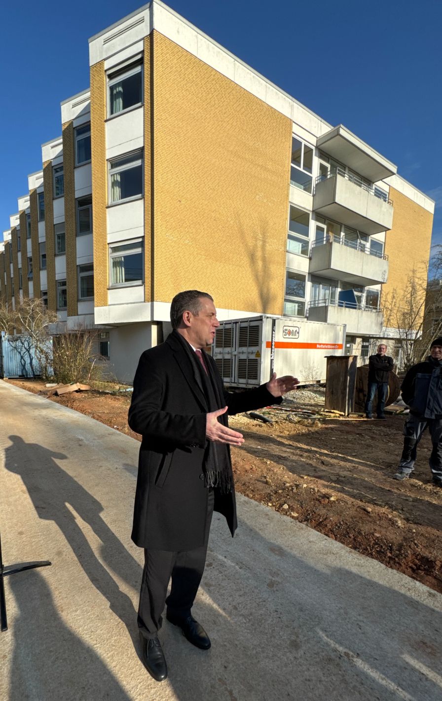 Landrat Peter Polta begrüßt auch die Gäste und Arbeiter zum Richtfest - Haus L
Klinikum Heidenheim