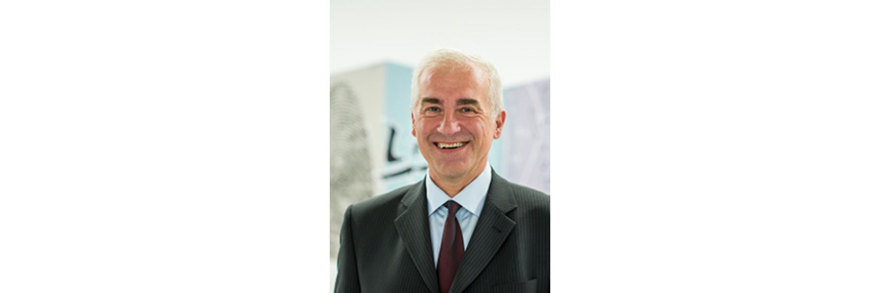 Geschäftsführer Dr. Dennis Göbel