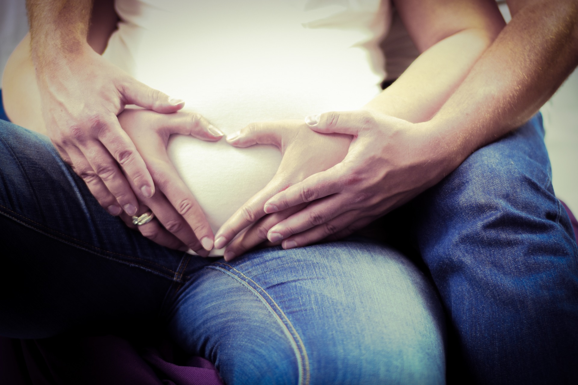 Schwangere und Begleitung