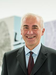 Dr. Dennis Göbel